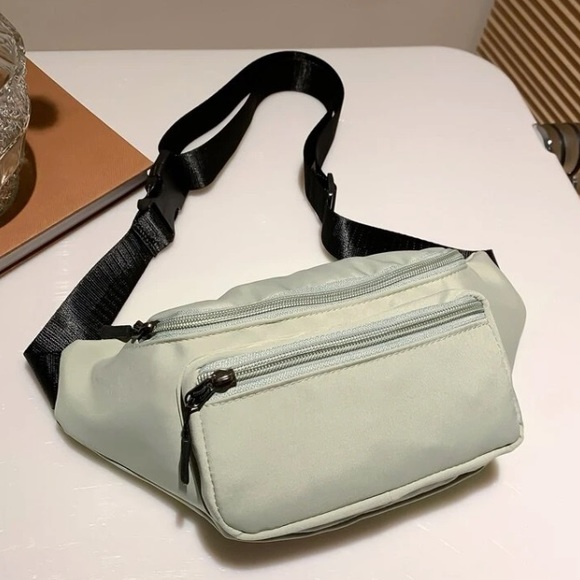 💙 Women’s Nylon Double Front Pockets Adjustable Strap Fanny Pack - Picture 4 of 8